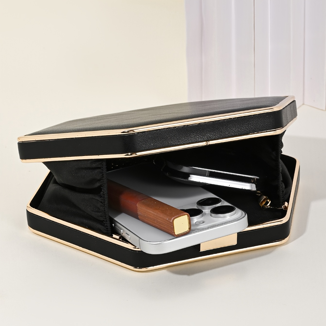 Elegant Hexagonal Clutch Bag with a Large Chain, Perfect for Evening Events, Parties, And Weddings.