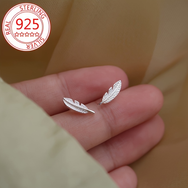 

Chic S925 Sterling Silvery Feather Stud Earrings - Hypoallergenic, Casual Attire & Gifting