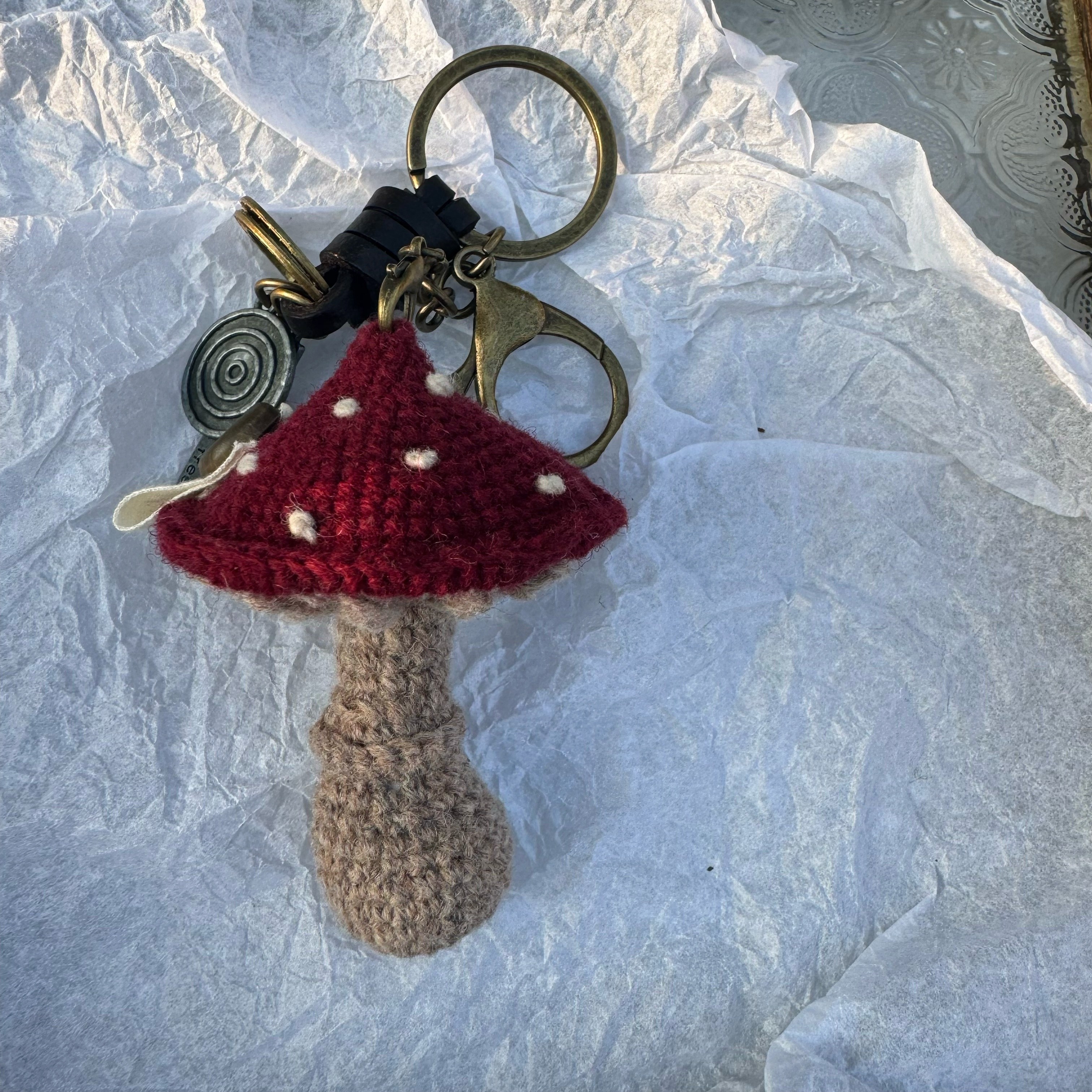 E-shop Handgefertigter gehäkelter Schlüsselanhänger, fertige Ware, niedlicher Vintage-Pilz-Schlüsselanhänger, Geldbörse, Tasche, Rucksack, Anhänger,