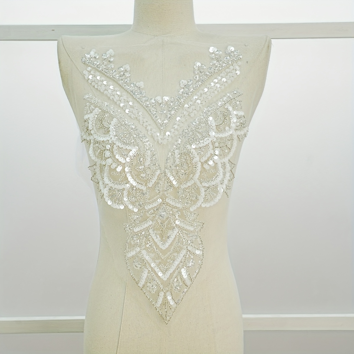 E-shop 1 Stück Weißes Perlen-Sequins & Silbernes Röhrenspitzenstoff Abendkleid Front Brust Rücken Applikation Patch Dekoration