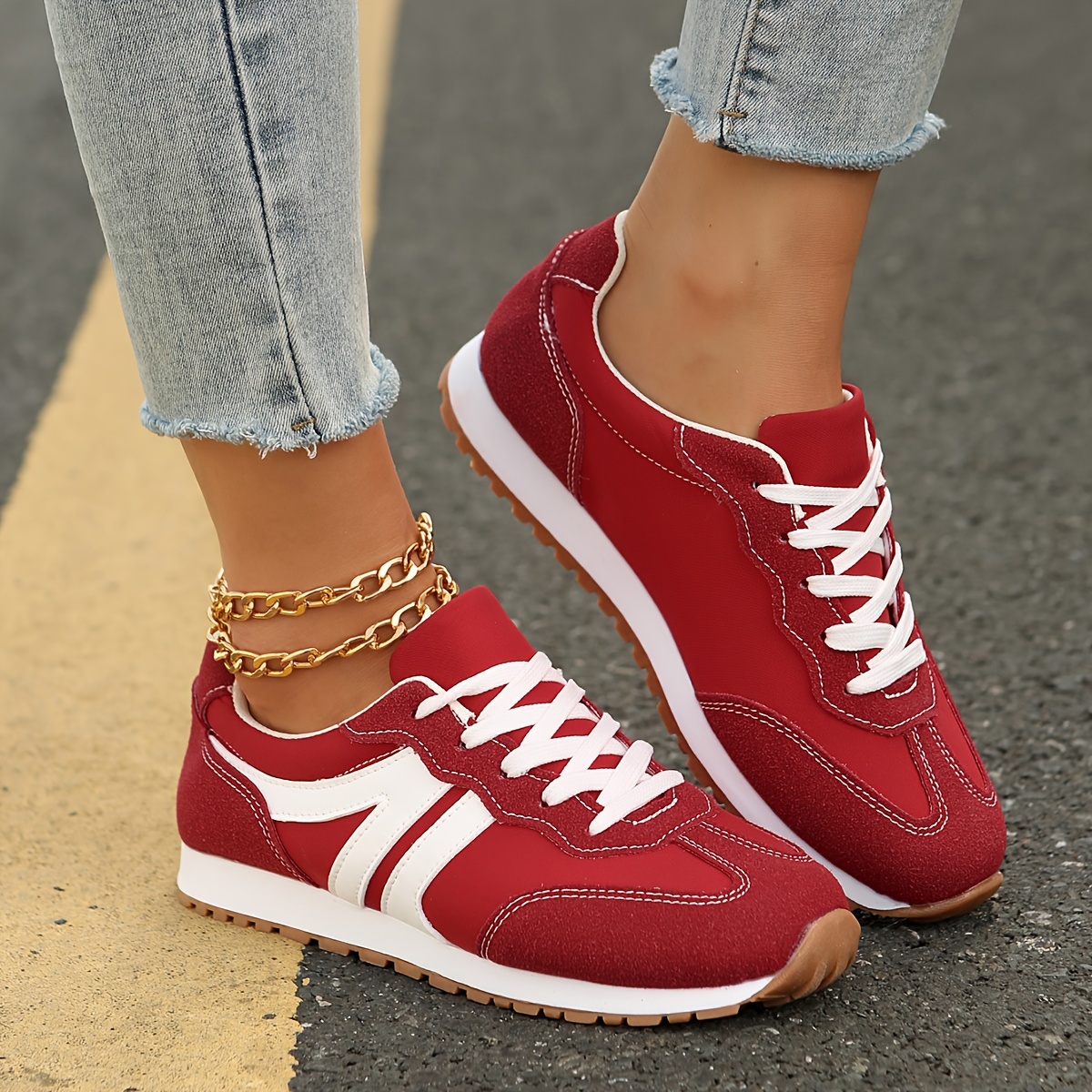 

Chaussures de sport décontractées pour femme - Couleur unie rouge, bas avec lacets, bout rond, tige et doublure en tissu, semelle en caoutchouc - Chaussures pour tous les lavables à