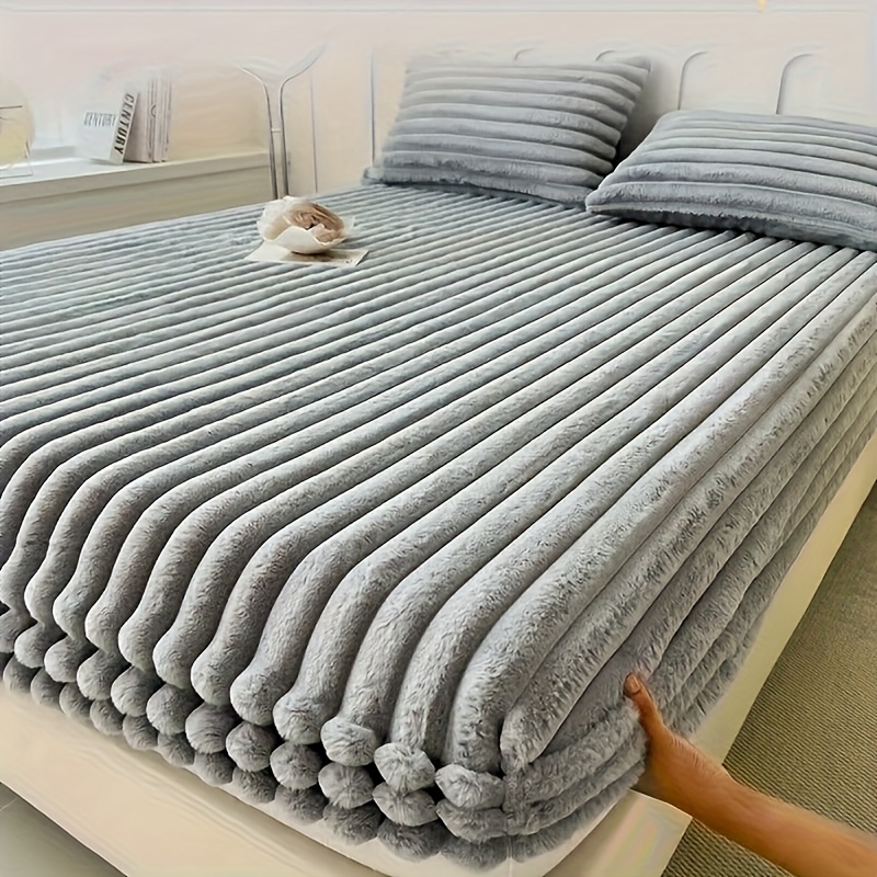 1pc Bed Sheets, Stripe Fuzzy Sheets, Thickened Rabbit Fur Sheets, Autumn Mattress Protector, Winter Fleece Fitted Sheets, Plush Warm Bed Cover, Soft Winter Bedding for Bedroom Domitory Home Decor, Machine Washable (Twin, Queen, King), No Pillowcase