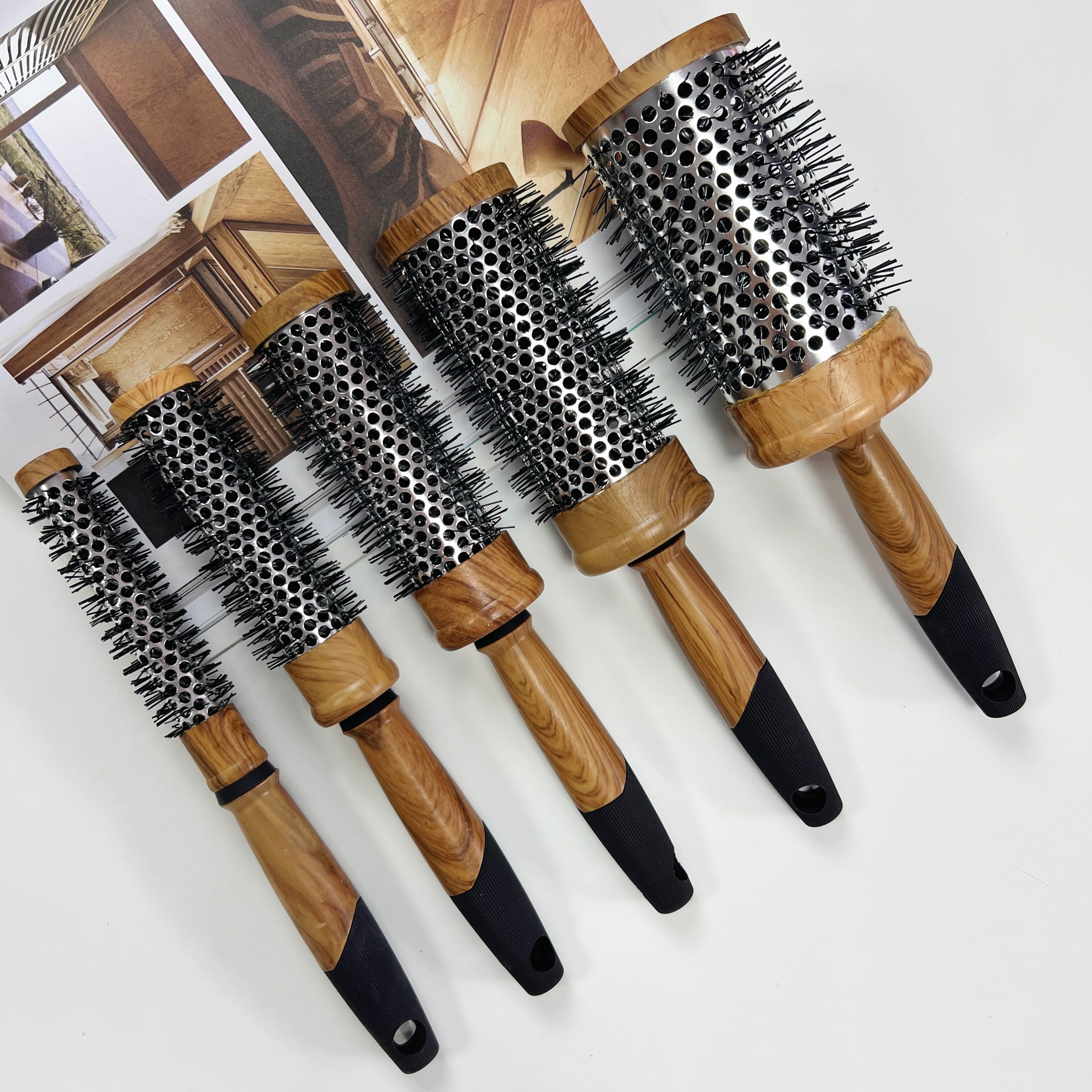 

Professional Round Hair Brush For Styling & Detangling - Heat Resistant, All Hair Types, Ideal For Salon & Home Use, Anti-static, Perfect Gift - In 5 Sizes