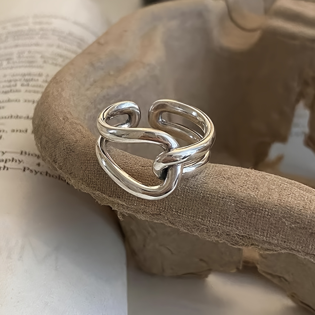 1pc Of Fashionable, Minimalist Style, Knotting, Light Luxury, Elegant And Suitable For Daily Vacation. Made Of Copper Material, A Women' Ring