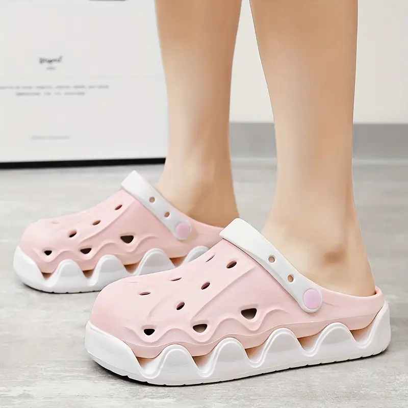2025 summer new thick soled breathable non slip beach sandals stylish and water draining casual flip flops Product details 1