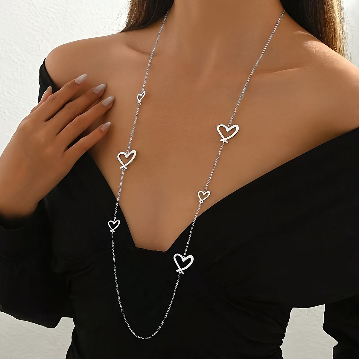 Image of 1 Autumn/winter Minimalist Cold-style Women's Y-shaped Necklace, European And , Exaggerated, Trendy, Simple Geometric Hollow-out Heart, Long Sweater Chain, Everyday All-match Accessory