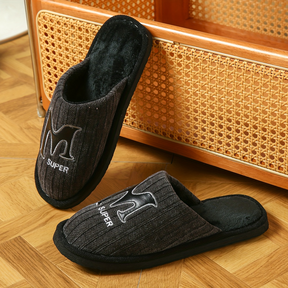 Men'S Comfortable Memory Foam Slippers with Adjustable Width, Warm EVA Sole, And Plush Lining - Black, Brown, Gray Options - Ideal for Indoor And Outdoor Use, Indoor Slippers. Suitable for Both Men And Women.