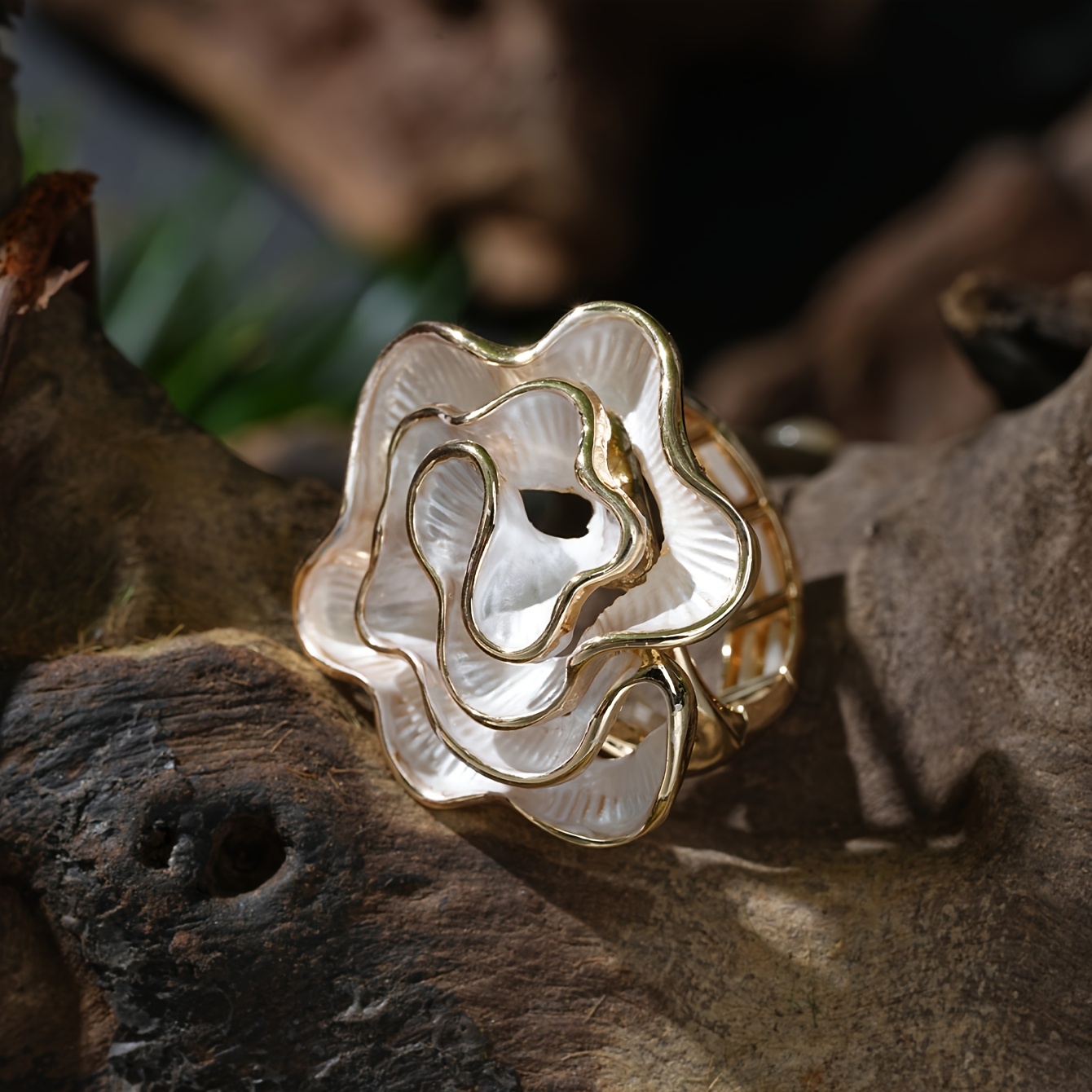 Women's Cring Coco Flower Ring with Glass Inlay