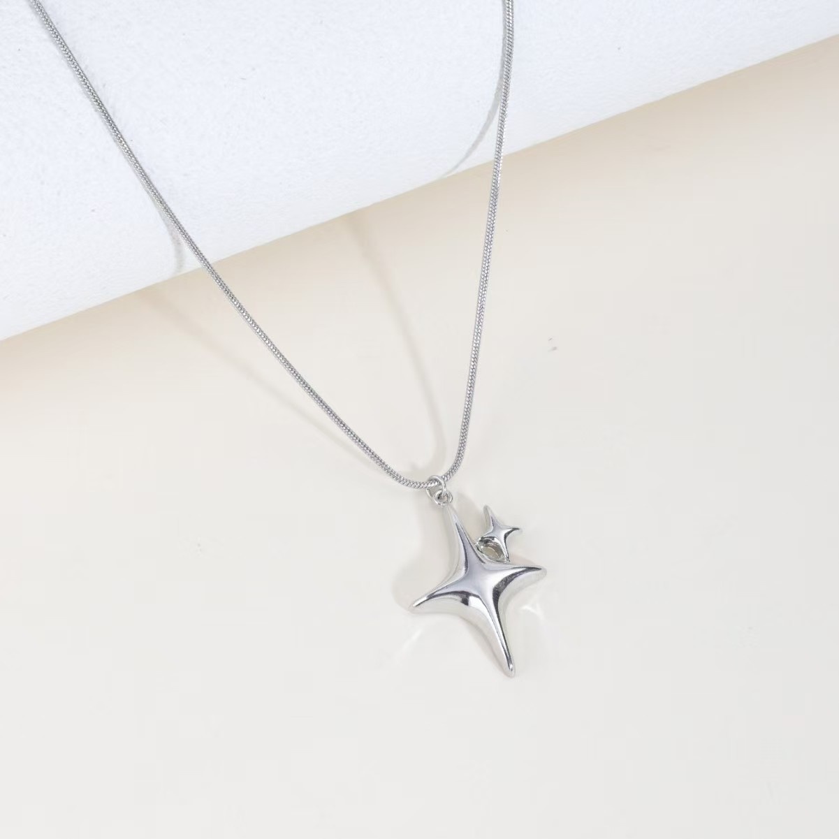 TEMU Un collier étoile d'inspiration Y2K en acier inoxydable 316 avec une ambiance rétro, cette pièce mais sophistiquée est parfaite pour , les fêtes