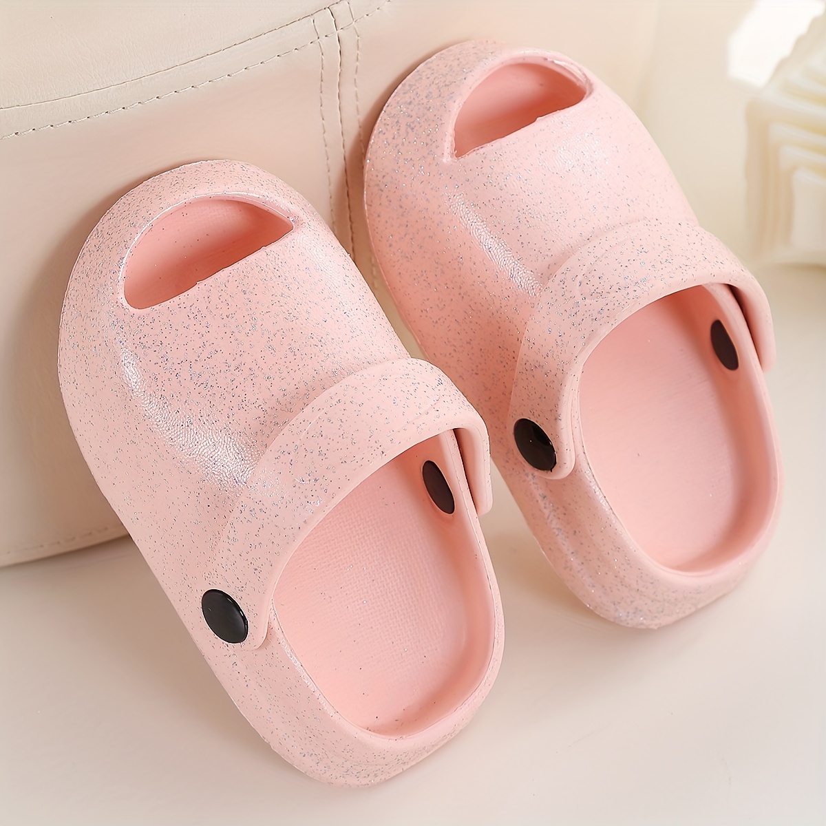 trendy cute comfortable foam sandals non slip lightweight sandals with straps for indoor outdoor