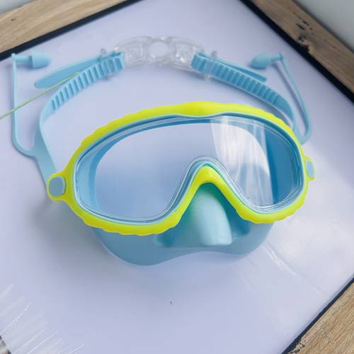 . kinder-schwimmbrille, beschlagfrei, auslaufsicher, wasserdicht, mit integriertem nasenschutz ohrstöpseln, verschluckungssicher, hd-klare sicht mit großem rahmen, sicheres silikonmaterial, schwimmbrille für jungen mädchen, für pooltraining, outdoor-strand, schwimmbad-ausrüstung
