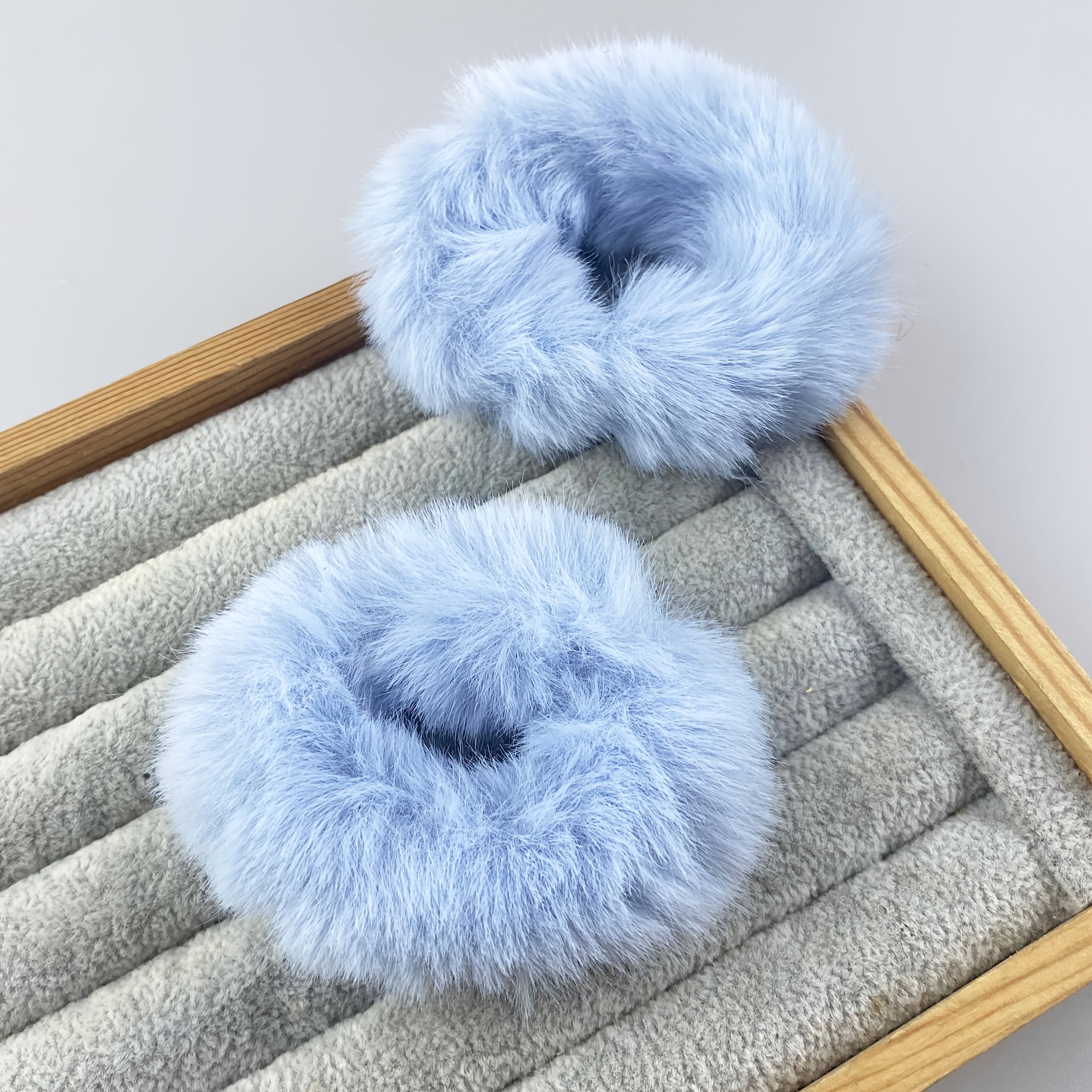 Zwei Kleine Haargummis Aus Weichem Fell – Hellblau, Für Pony & Feines Haar, Ca. 7,6 Cm