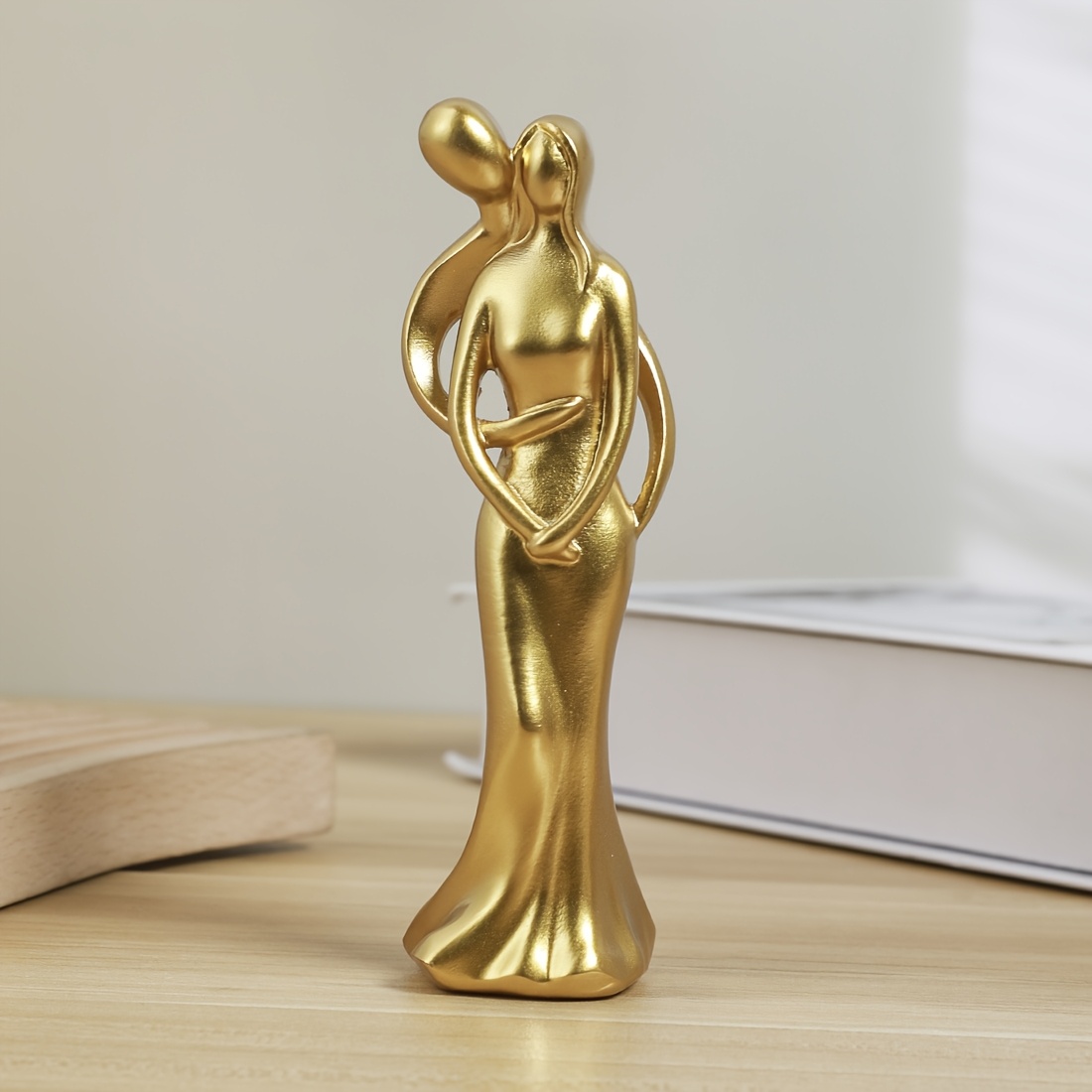 E-shop 1 Stück Moderne Harz-Liebesumarmung-Skulptur – Elegante Künstlerische Paarfigur in Gold, Weiß & Schwarz für Wohnkultur, Bücherregal, Wohnzimmer