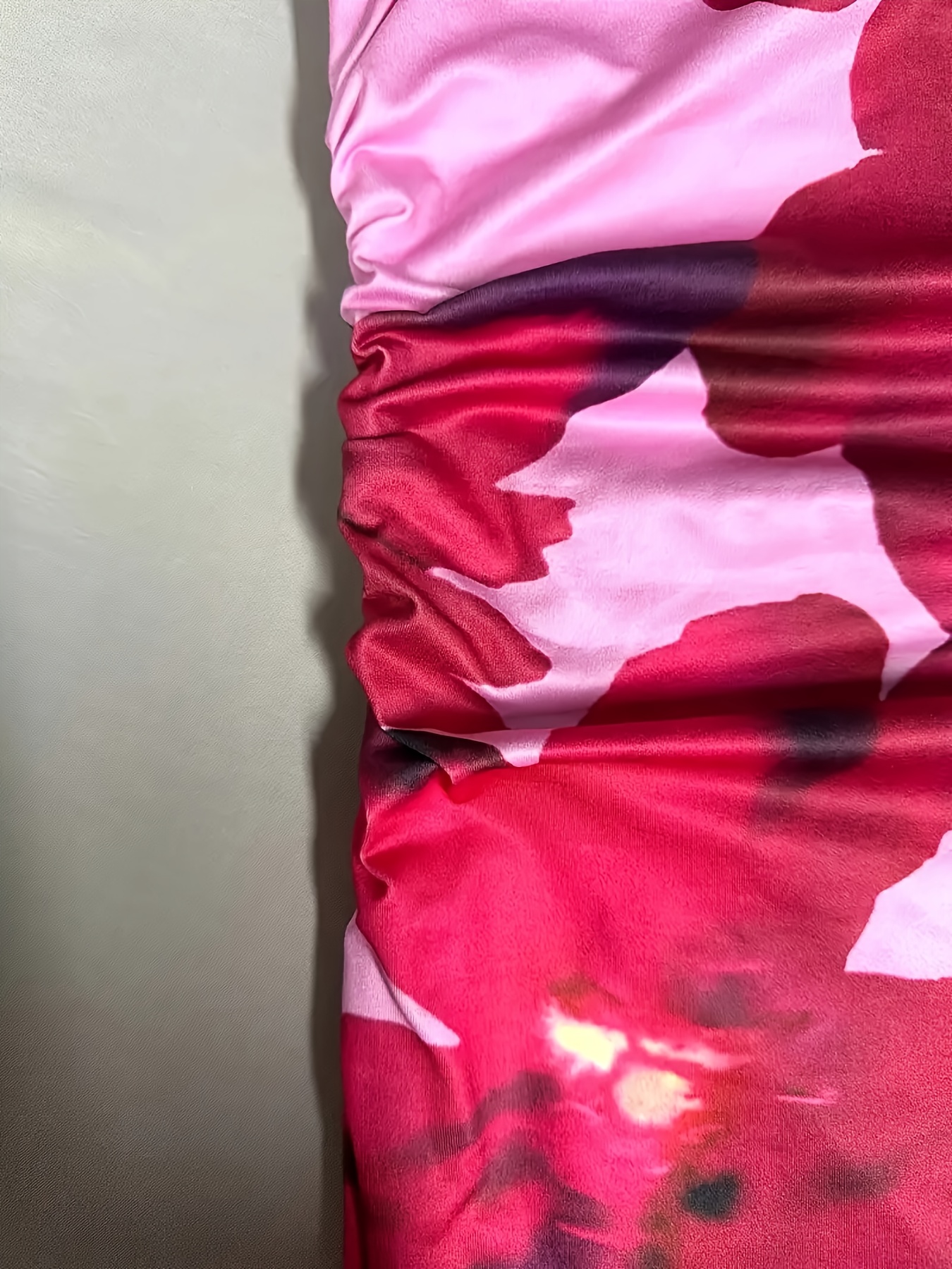 Women's Printed Waist-Cinching Hip-Gathering Dress - Valentine's, Concert, Wedding Elegant Stretchy Midi with Red Floral Pattern, Machine Washable All Seasons Formal & Casual