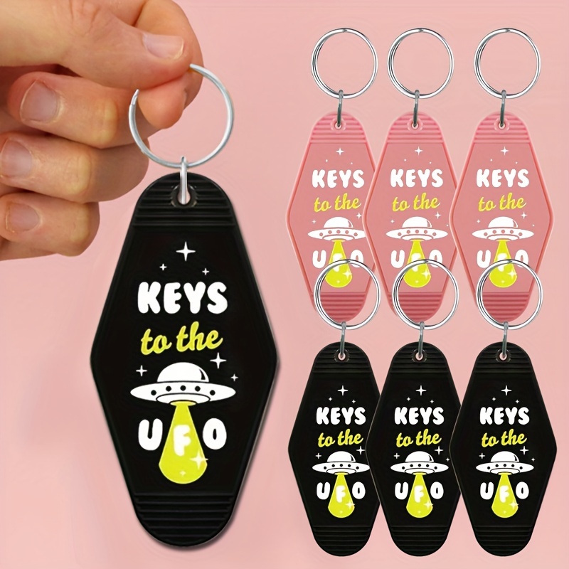 

Danjie 1pcs Plastic Ufo Keychain - Casual Style Alien Motel Keyring With Retro Design, Home Decor Gift