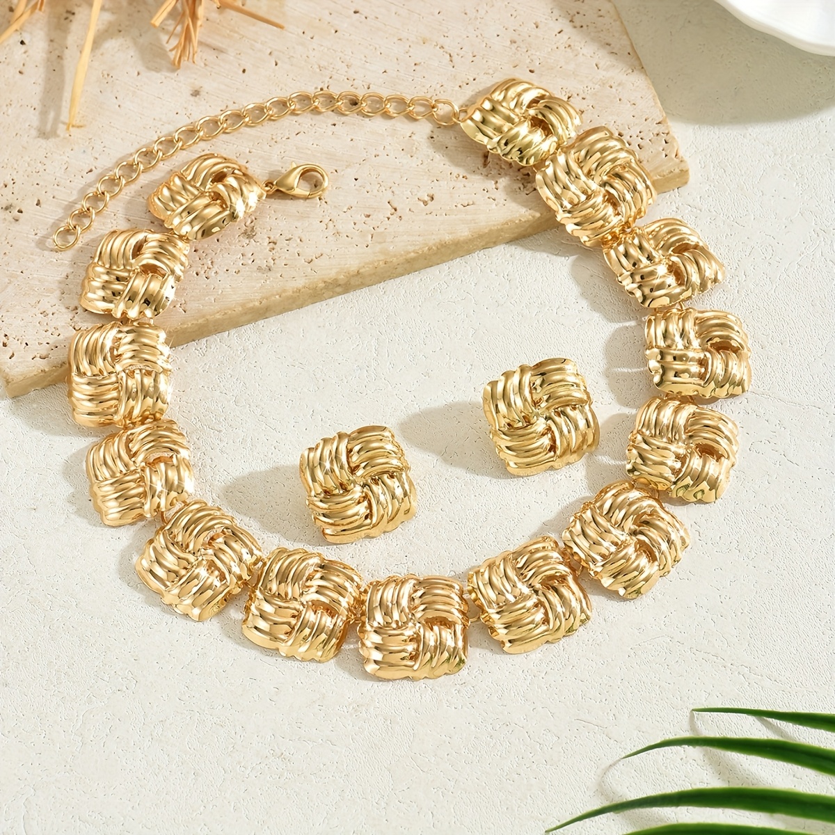 TEMU 1 Set Bijoux Tendance et Polyvalents pour Femmes : Boucles d'Oreilles Clou de Chaîne au Col avec Bouton Torsadé Carré Géométrique, Ensemble de