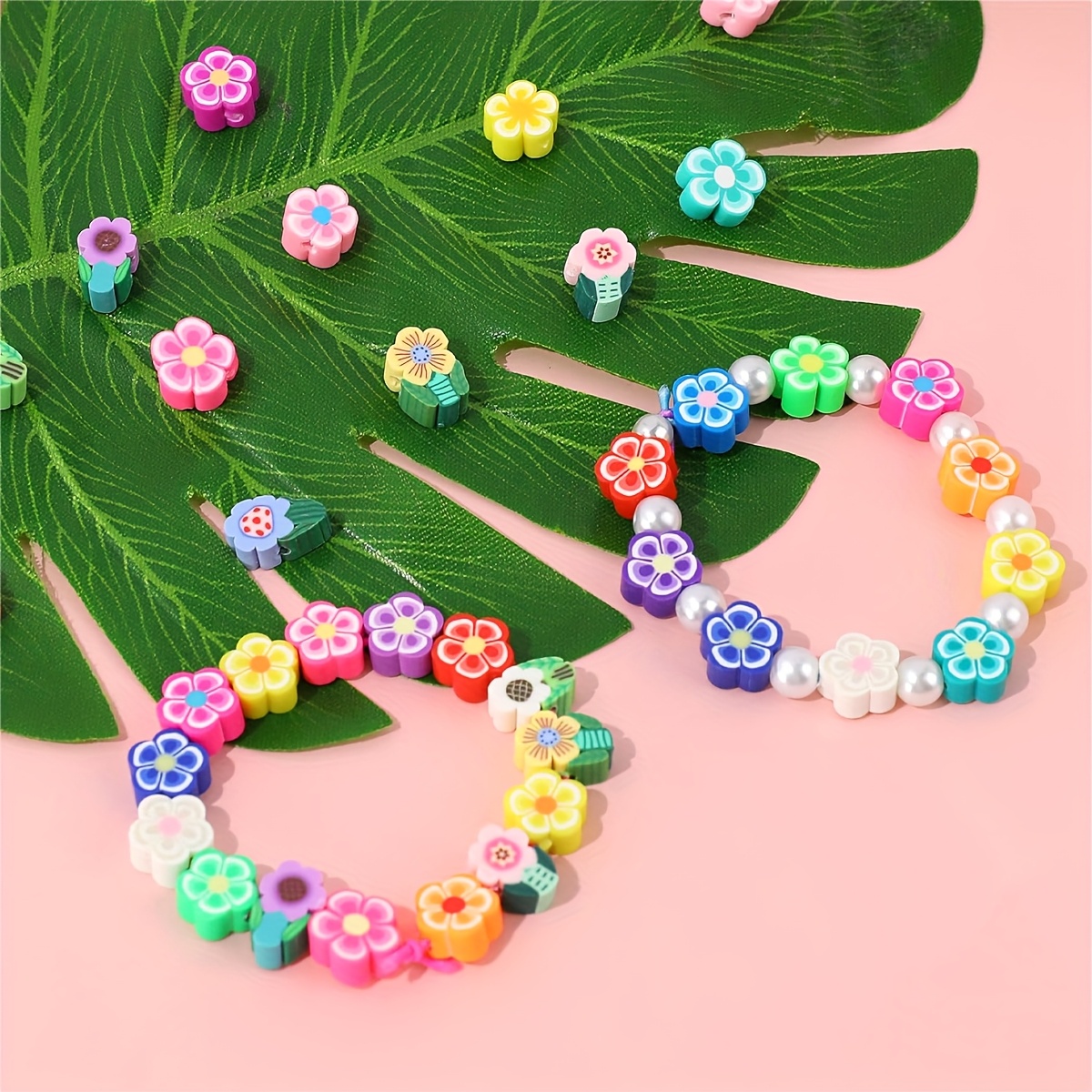 E-shop 100 Stück Gemischte Blumen Tonperlen, Wunderschöne Blumen Polymer Tonperlen Anhänger, 2 Formen von Blumen Abstandshalter Perlen Schmuck Ohrringe