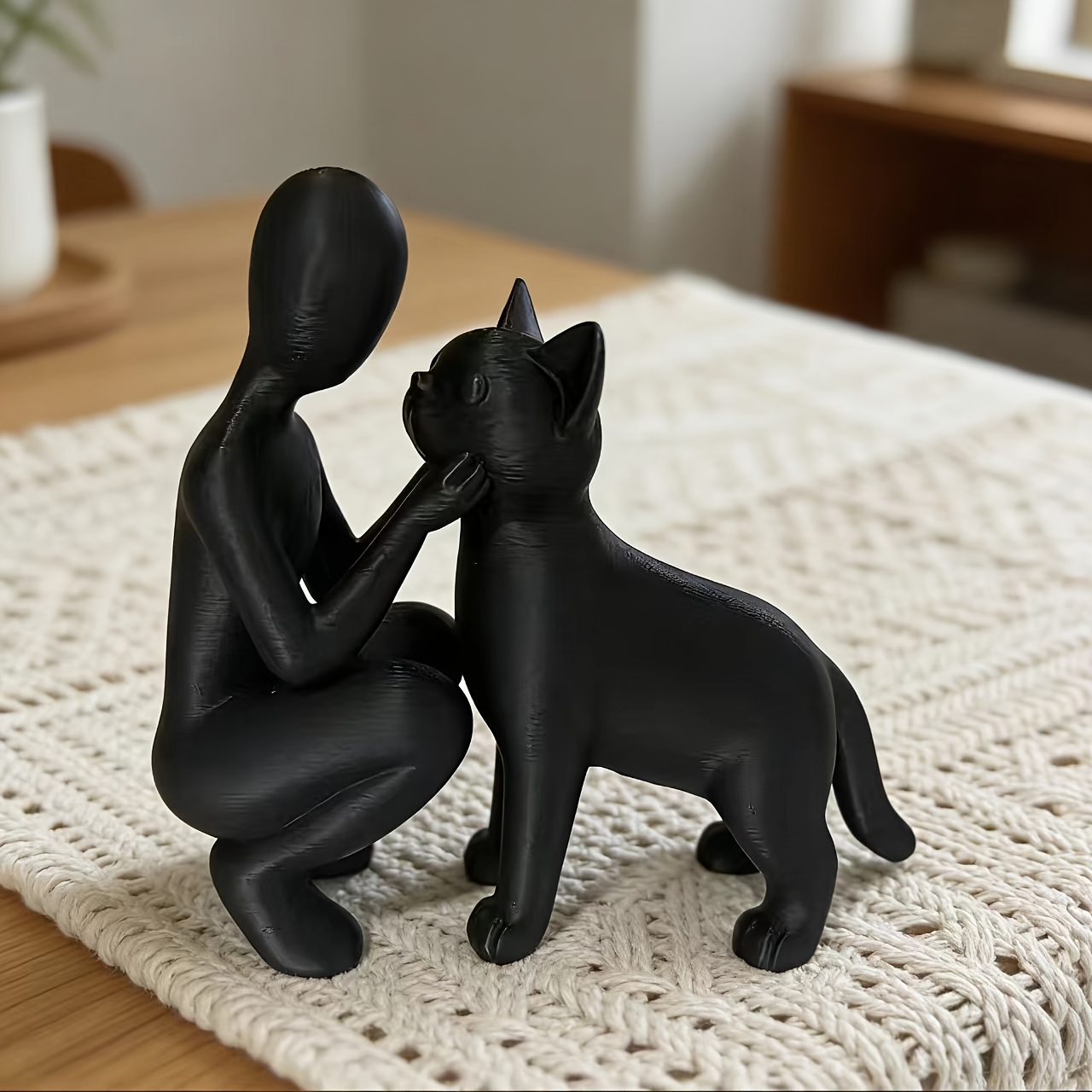 A Statue Representing Between Humans And Cats, Featuring An Elegant And Warm Sculpture Of A Pet Owner With Their Feline Companion. This Piece Is Perfect For Pet Lovers, Symbolizing A Strong