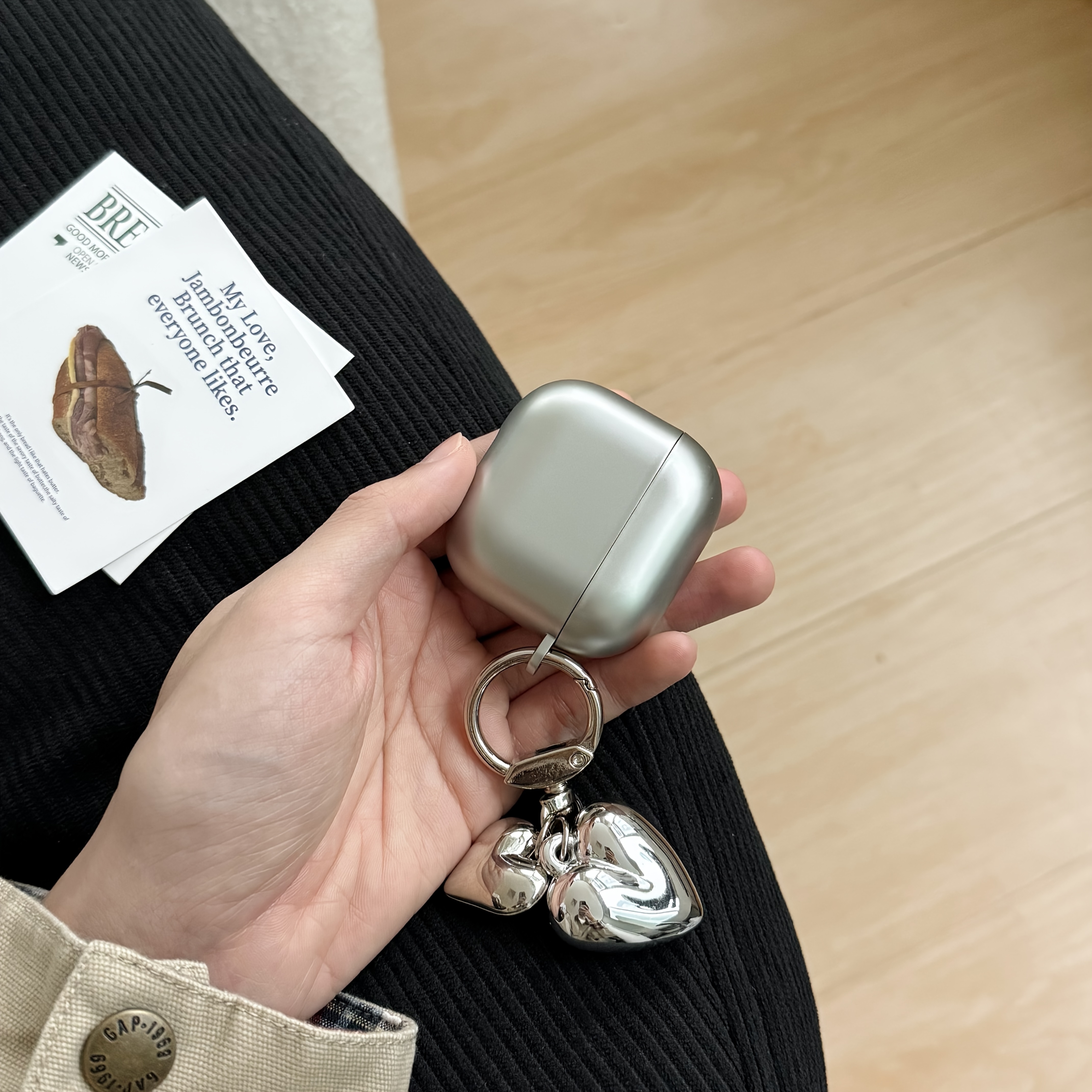 TEMU Custodia per auricolari argentata opaca con ciondolo a cuore, compatibile con custodia per Apple 5 / custodia per Pro 3 / custodia per Pro 2 /