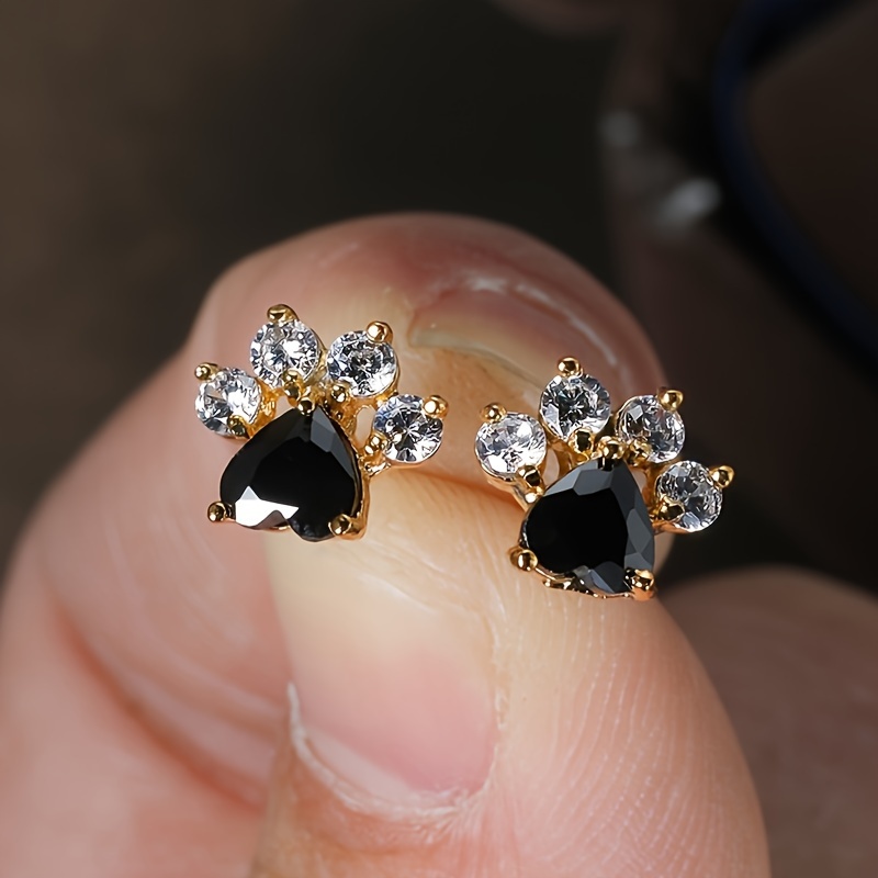 Image of A Pair Of Black Heart-shaped Stud Earrings For Women, Stylish And Trendy, Perfect As A Gift For A Partner
