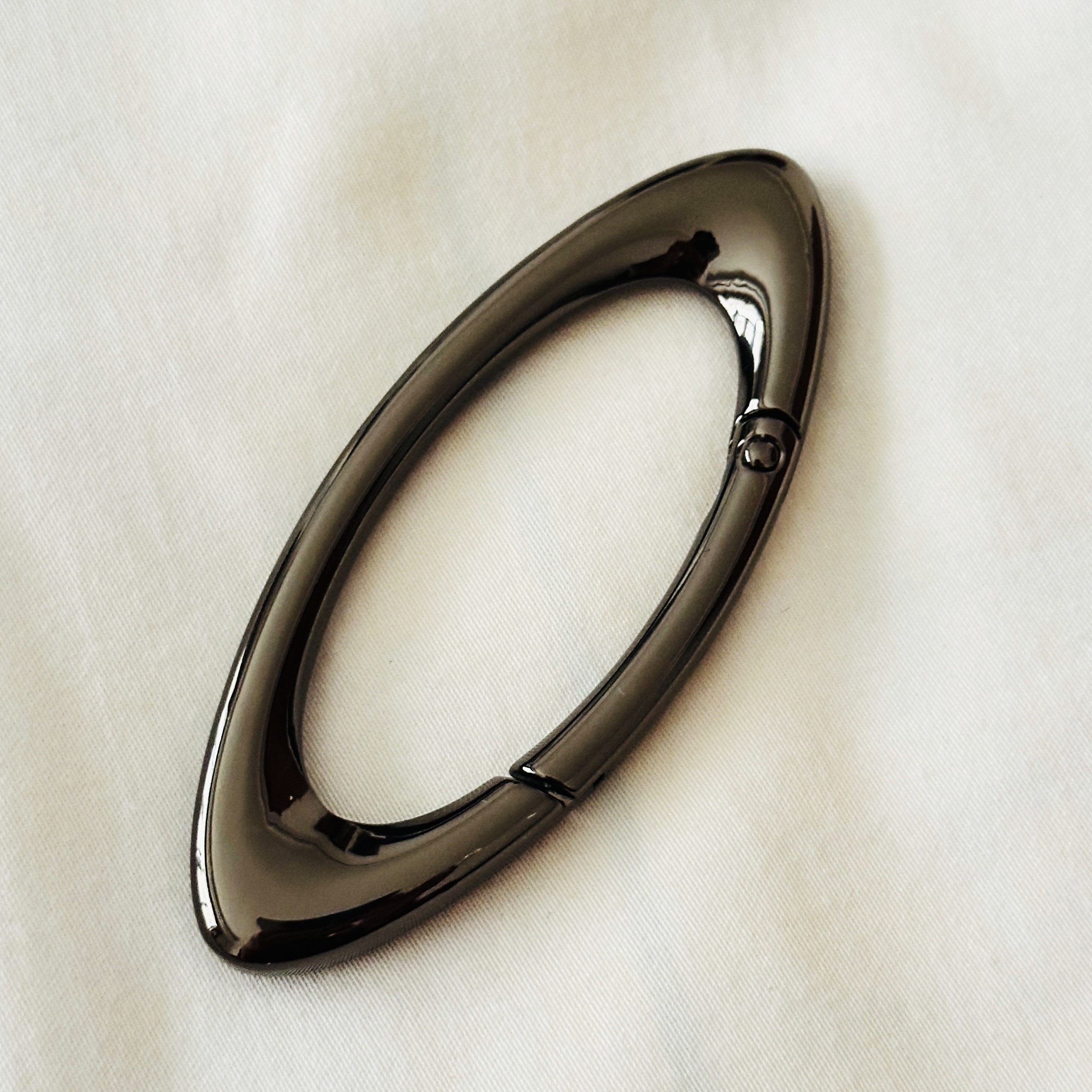 TEMU Plat 2D, Pendentif Porte-clés Ovale Plat 2D Noir/Argenté, Poids Élevé 53,8 g, Crochet Porte-clés Accessoire pour Homme, Convient pour Breloques