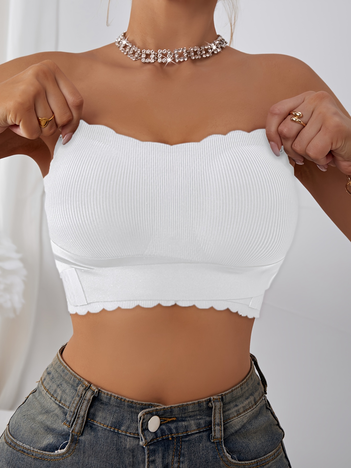Stilingas bepetis push-up bandeau liemenėlė su išimamais įklotukais – be vielos, be vielinio