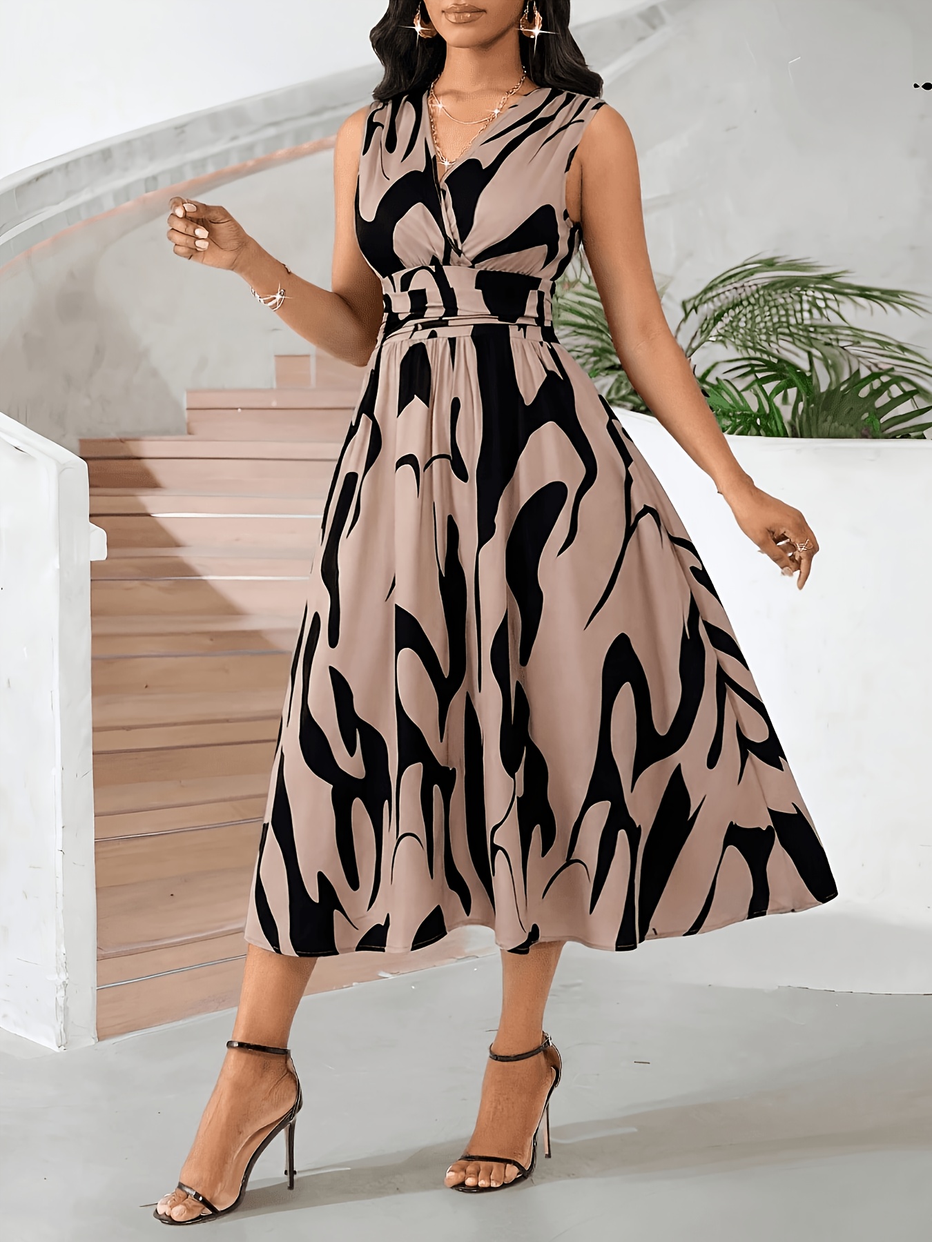 Vestido de Verão Elegante para Mulher com Estampado e Sem Mangas 3