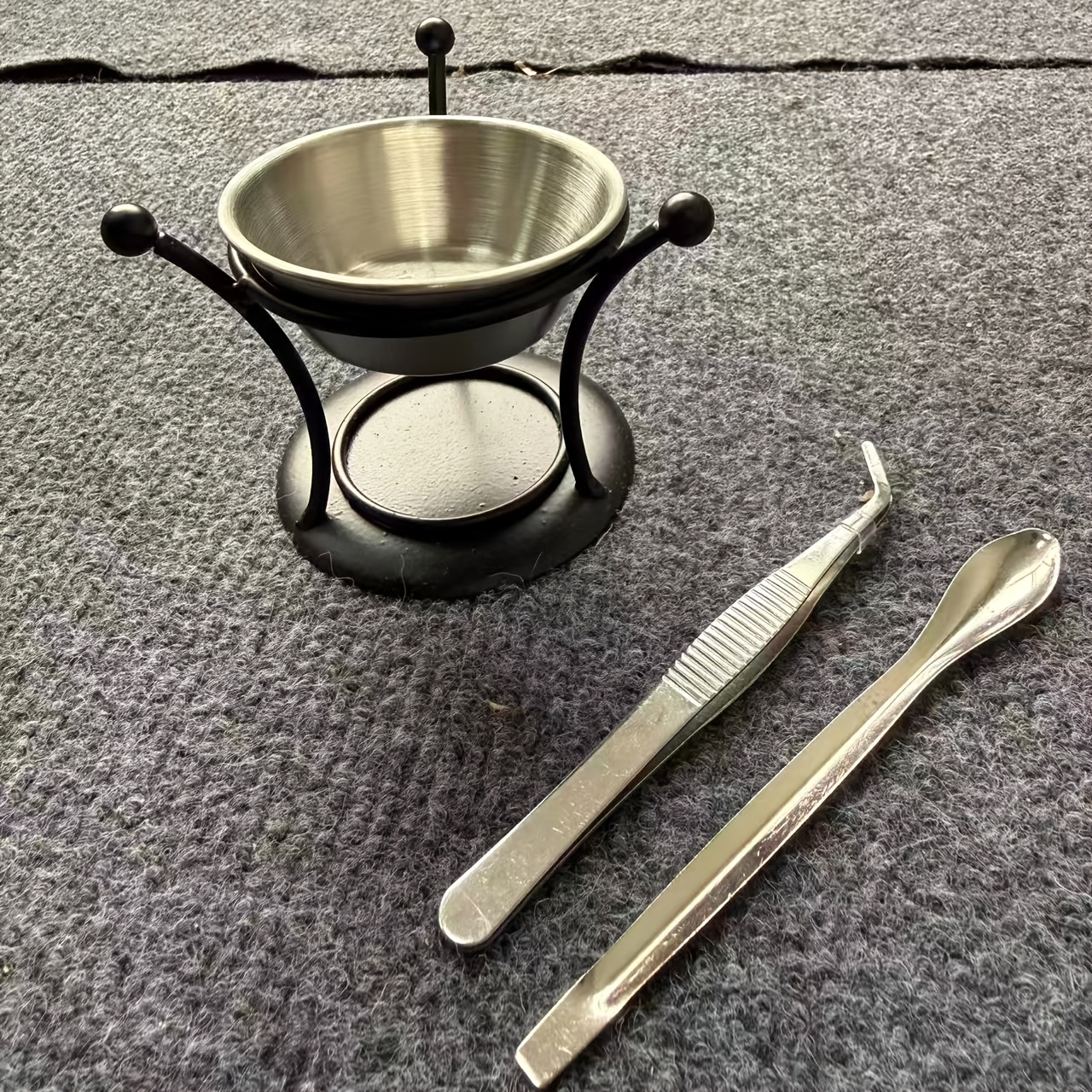 E-shop 1 Set Kerzenrauchergefäß, schwarzes tragbares Metall-Räucherwerk- und Sandelholz-Ätherisches-Öl-Diffusor- und Räucherstäbchenhalter, inklusive