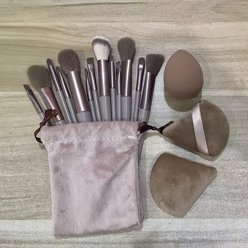 TEMU 17pcs High-quality Professional Makeup Brushes, Including 13pcs Brown Makeup Brushes And 2pcs Triangular Puff And 1pc Beauty Sponge And Storage