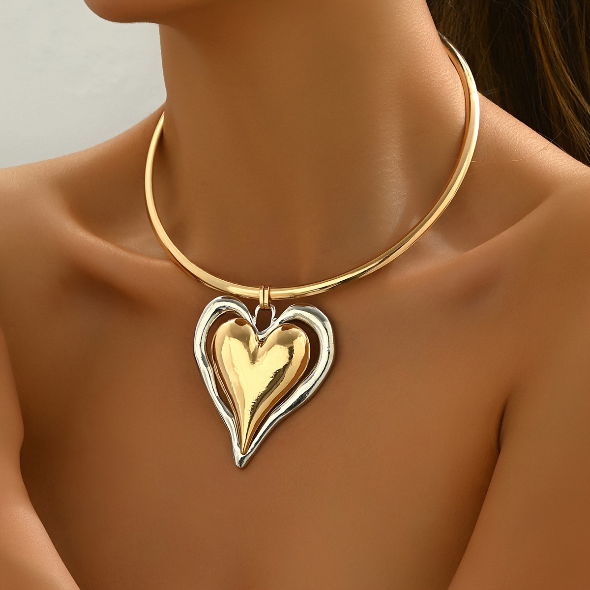 

Elegant Sleek Choker Necklace With Dual-tone Heart Pendant - Accessory For Women, & Parties