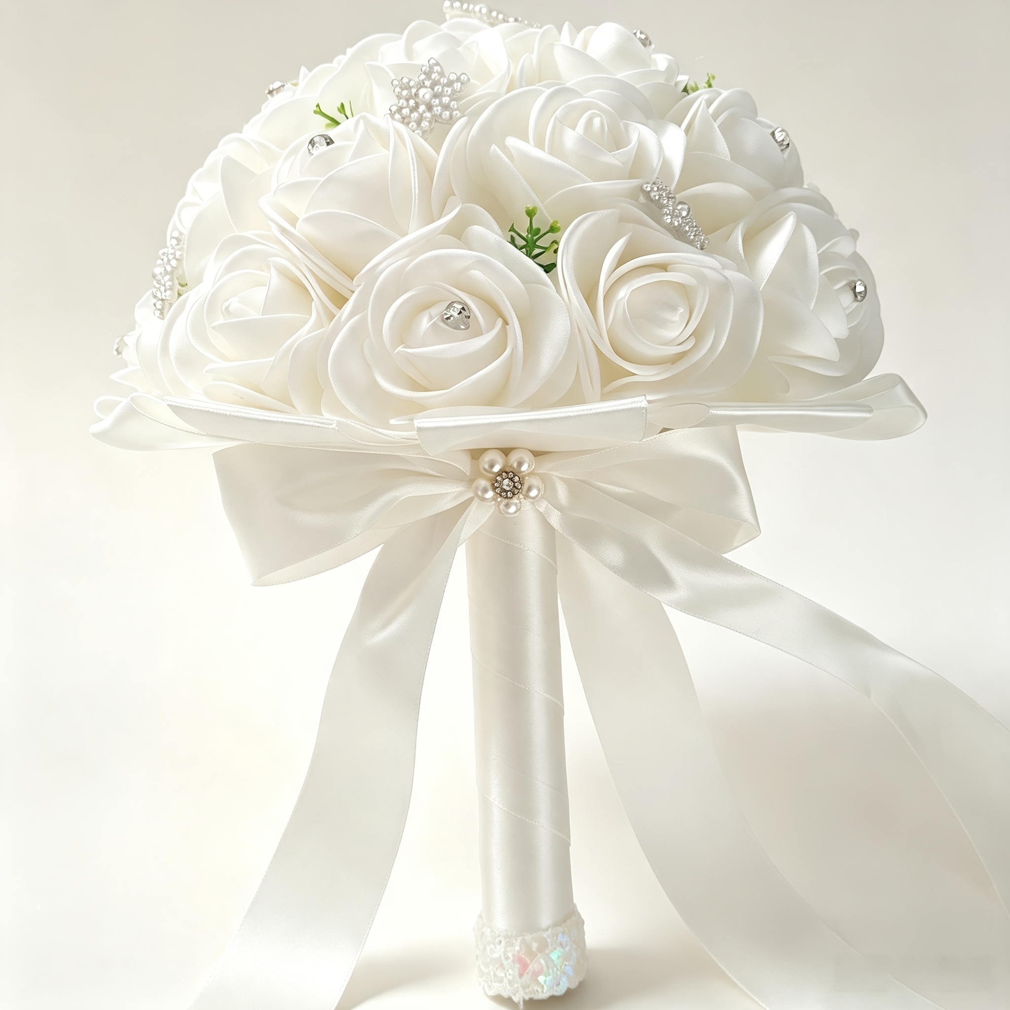 TEMU Bouquet sphérique à main en roses simulées PE avec décorations de perles, étoiles et strass, long ruban de satin, poignée en ruban de satin à
