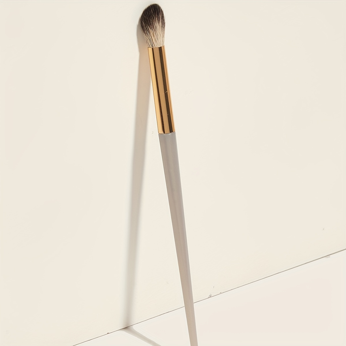 

Flame-shaped Eyeshadow Blending Brush, Soft Bristles, Even Application, Beginner-friendly, Ideal For Festive Makeup Gift