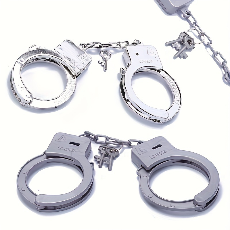 

1pc Vintage Silver Plated Plastic Handcuffs - Halloween And Party Decorations