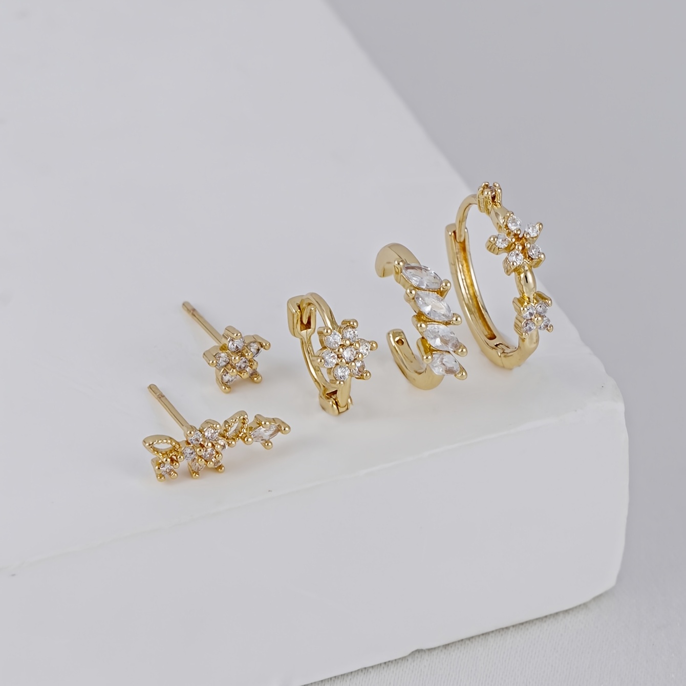 5pcs Exquisite Floral Synthetic Zirconia Stud Earrings Set