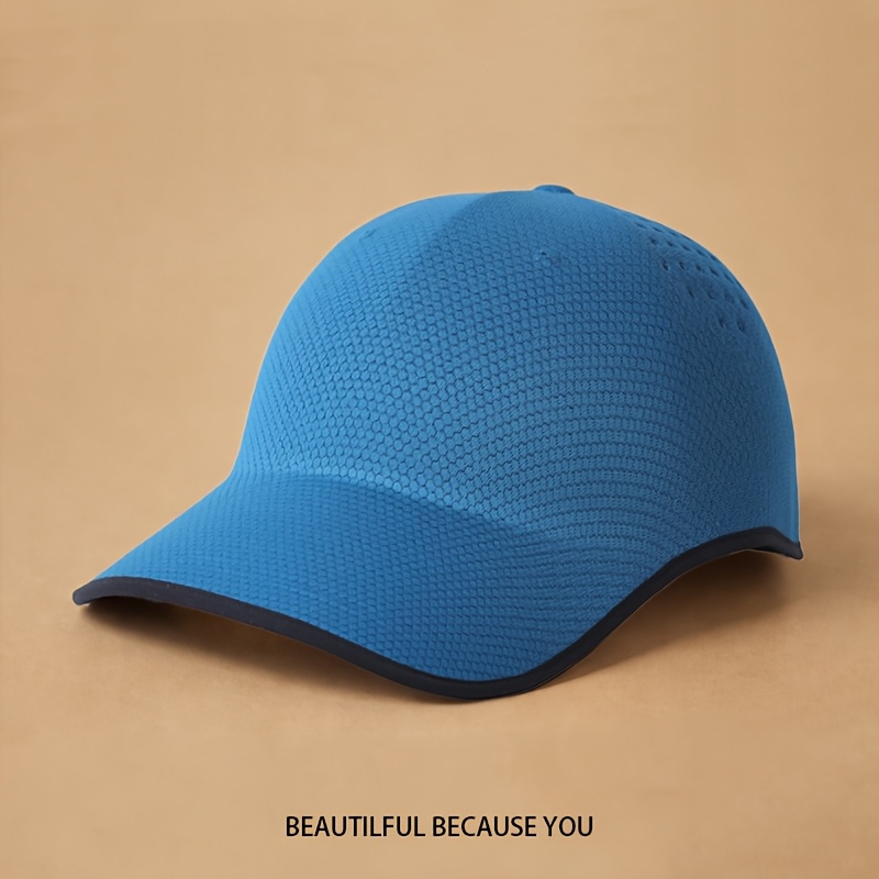 A Comfortable And Breathable Baseball Cap Designed for Sports, Featuring a Flexible Fit And a Soft Brim That Dries Quickly, Perfect for Everyday Use