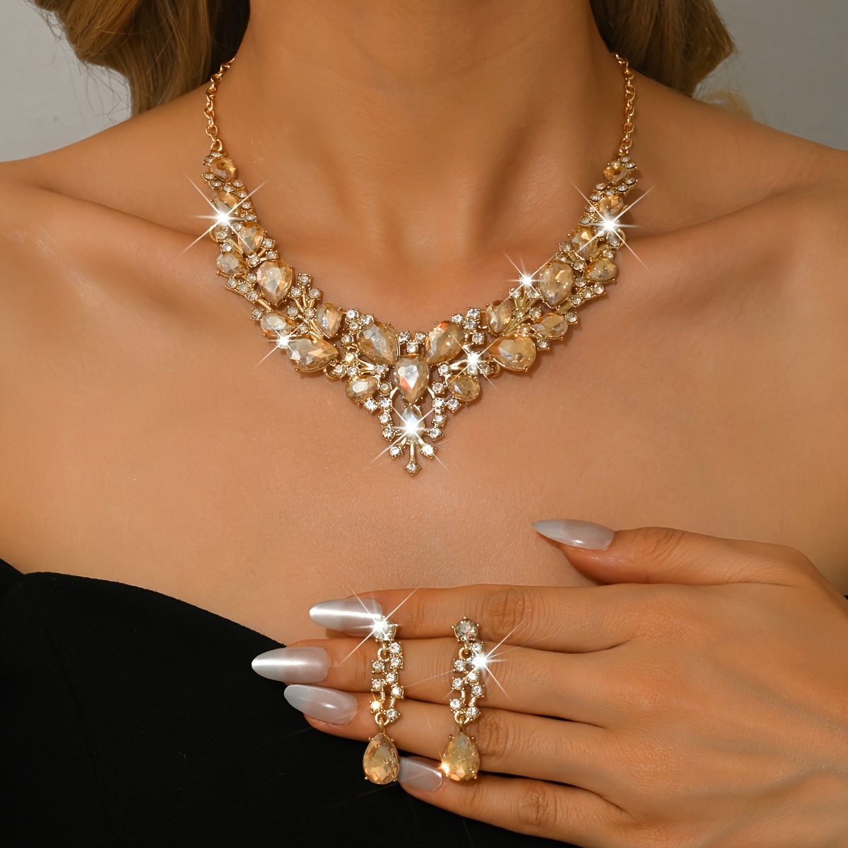 E-shop Elegantes und luxuriöses Damen-Party-Schmuckset, hergestellt aus hochwertiger Zinklegierung, das den Charakter von und Aristokratie zeigt,