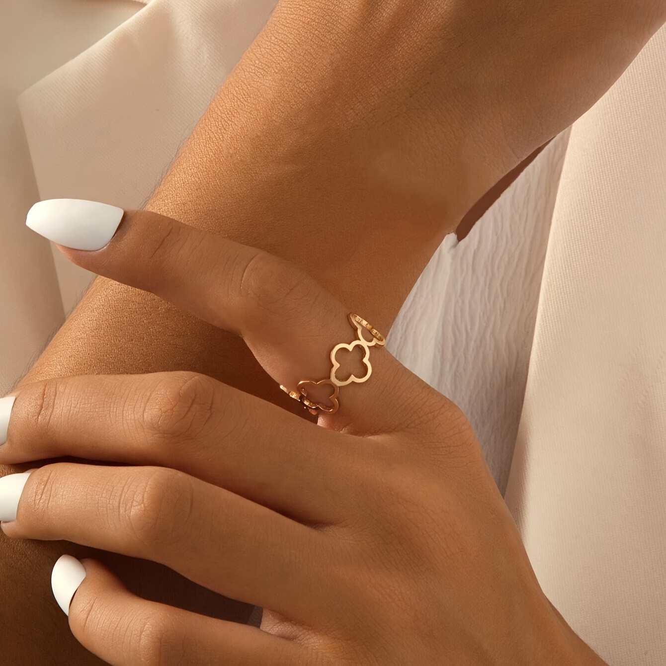 

1pc Clover Flower Open Ring, Minimalist Elegant Hollow Lucky 4 Leaf Clover Design Daily Versatile Jewelry Gift For Mother's Day