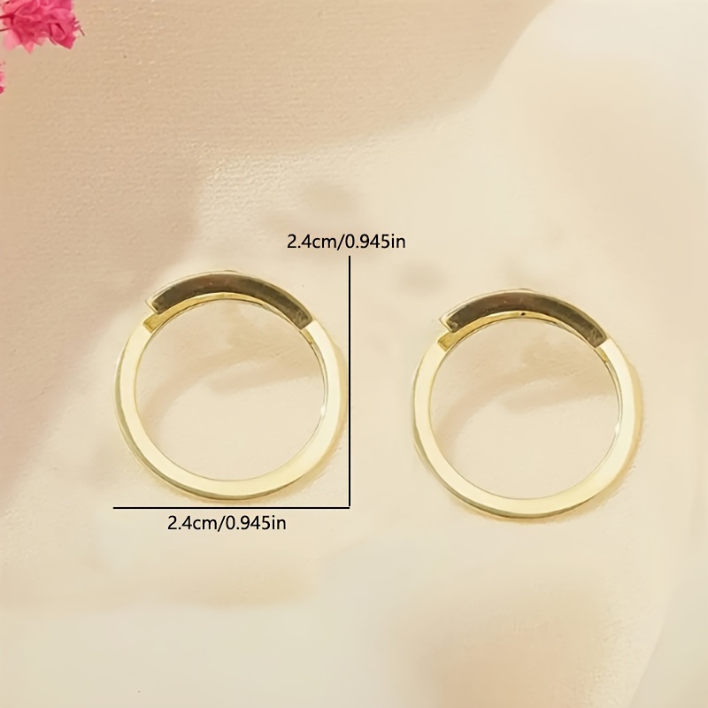 2pcs Glossy Metal Hollow Geometric Stud Earrings — Modern Style