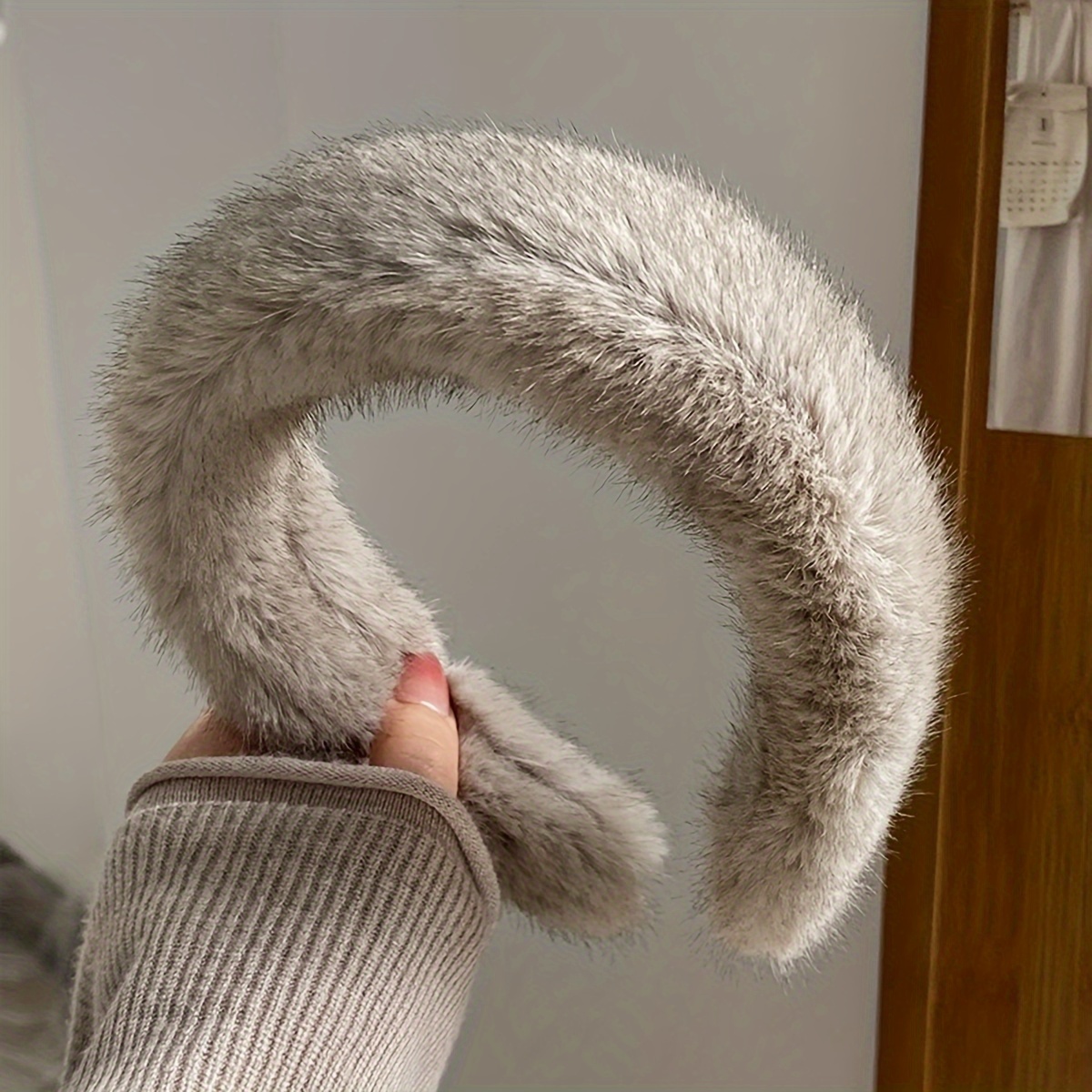 Image of Plush Hairband Autumn And Winter High-end Headwear For Washing Face And Hair Wide Plush Headband For Women With High Crown