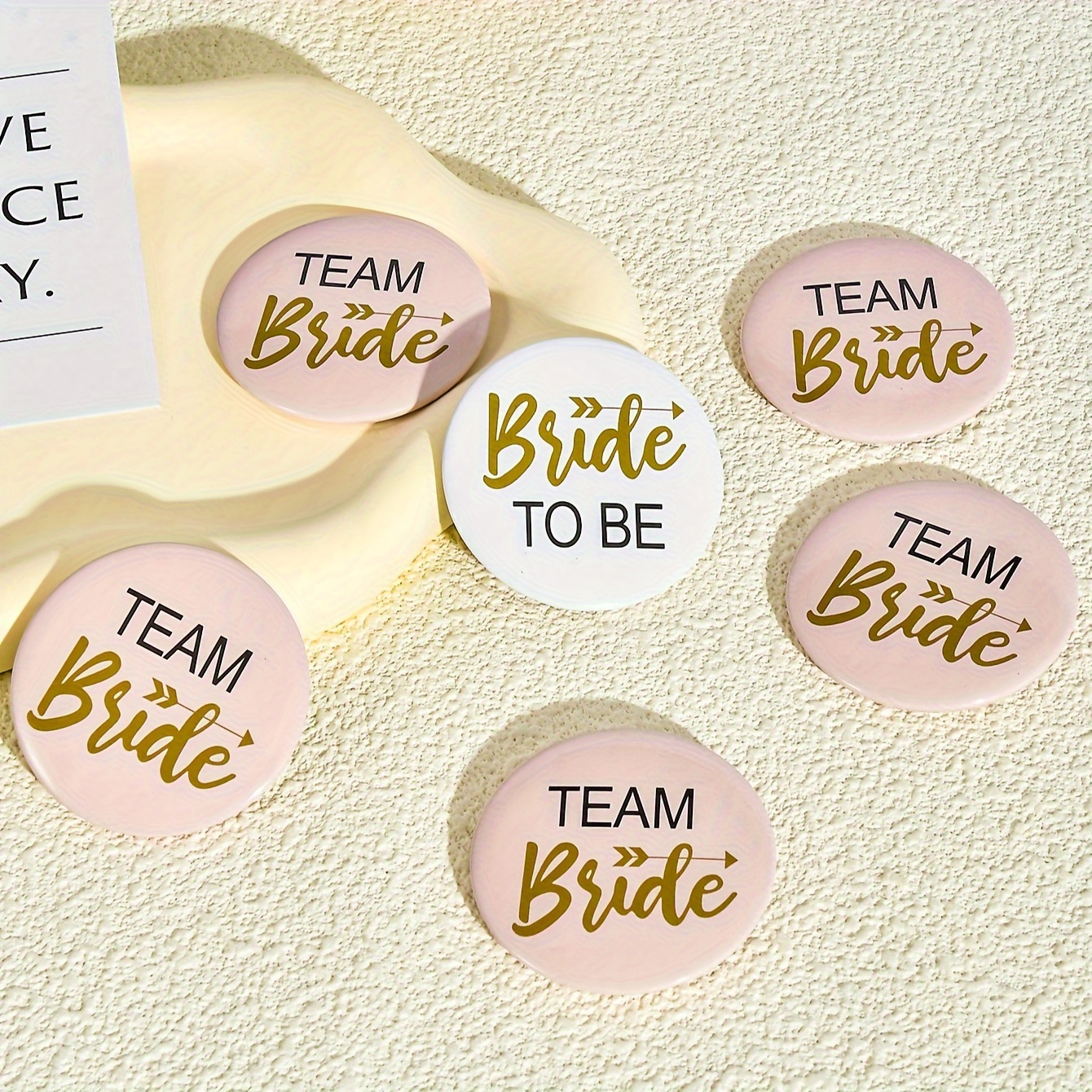 

6pcs Bride Team Bride Buttons Pins, Wedding Party Bride Shower Tinplate Badge Pins Set Bridesmaid Group Button Bachelorette Party Bride To Be Gift Decorating Accessory