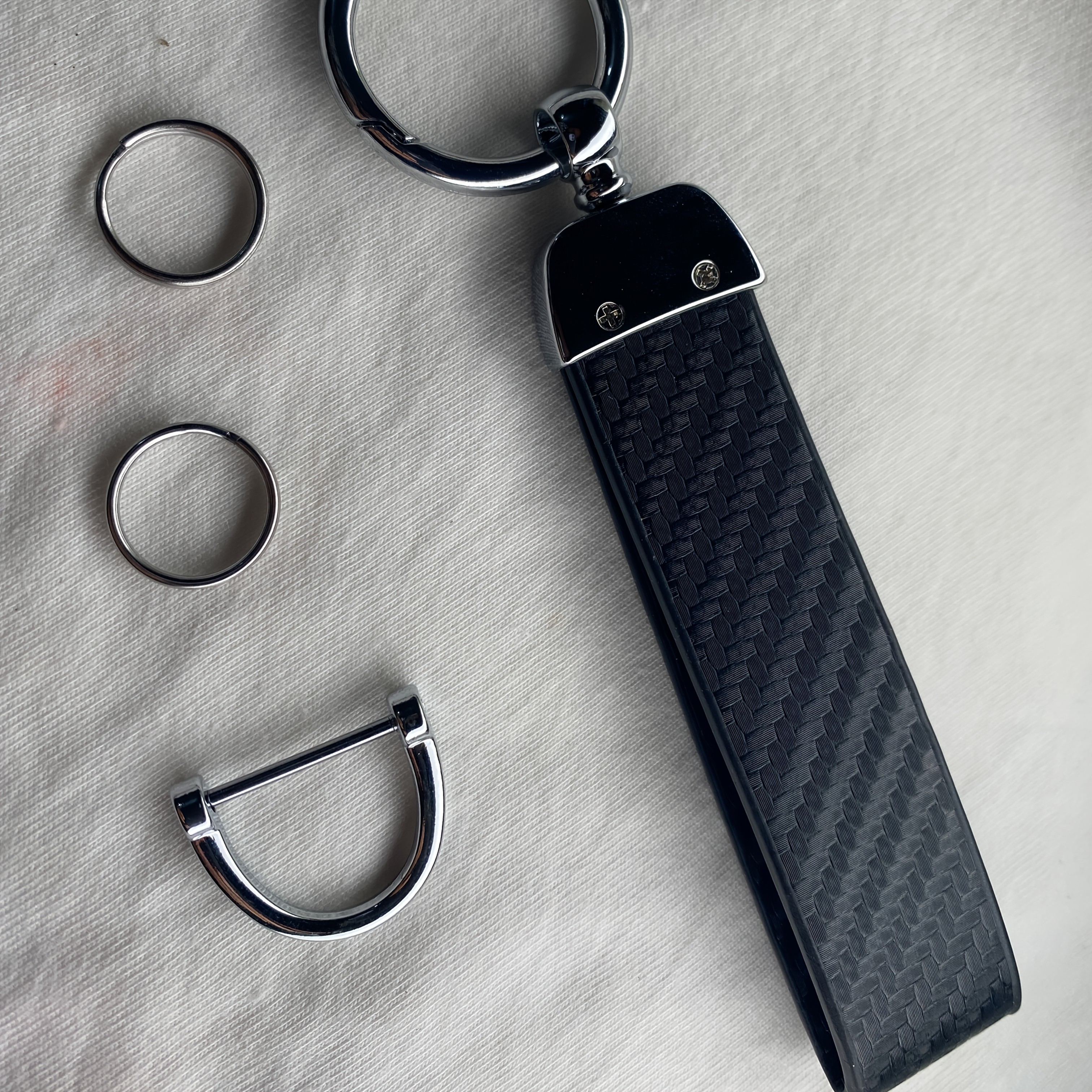 TEMU Pu Leather Keychain Carbon Fiber Car Key Chain With Anti-lost D-ring And 2 Key Ring Keychain Wristlet Car Accessories Universal Keychain