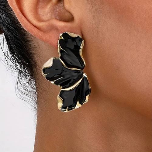 1 pair of fashionable and elegant three petal earrings with in colors metal stud floral earrings