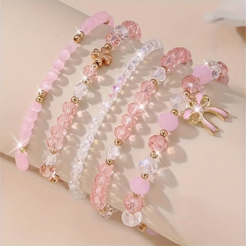E-shop 5-teiliges elegantes pinkes Glasperlenarmband-Set mit goldenen Schnallen und Bogenanhängern - für Partys, Musikfestivals und Feiertage,