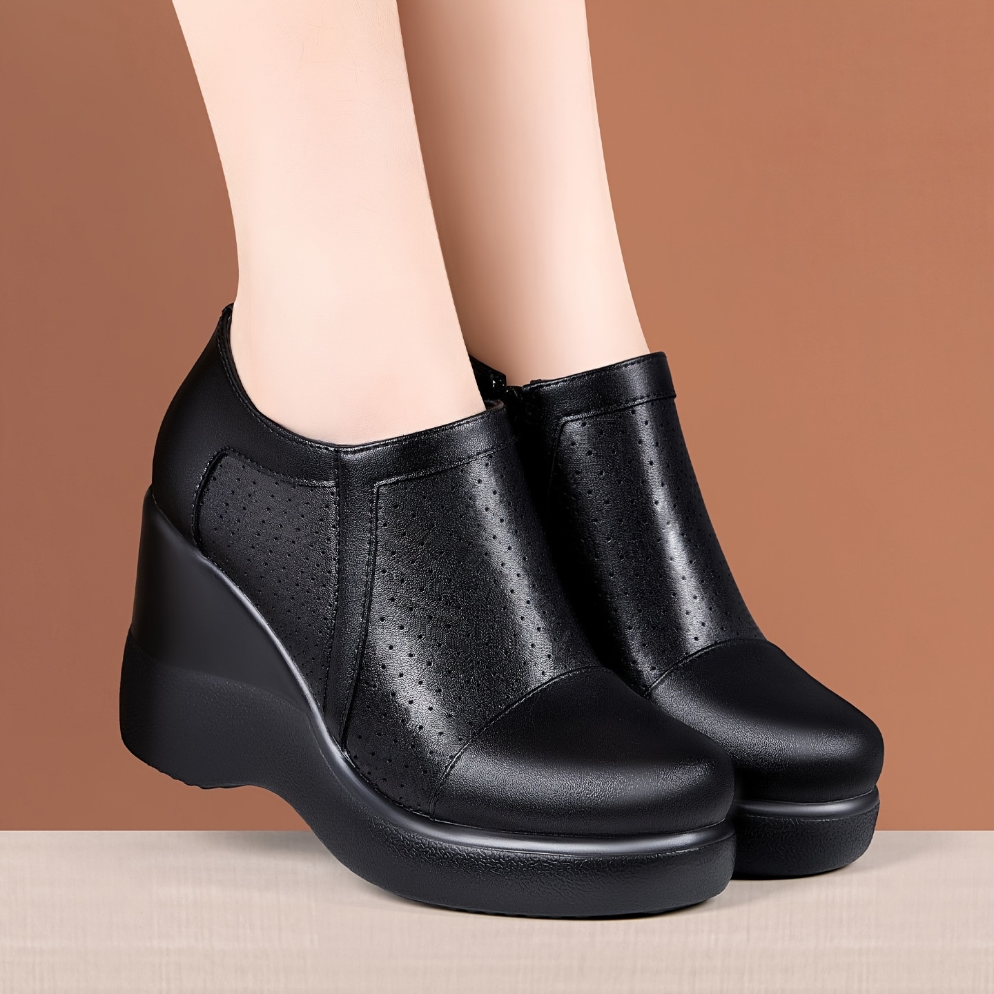 imagen del artículo botines de cuña perforados y transpirables para mujer, botines de   gruesa con cremallera lateral, botas de cuña súper   para mujer, zapatos de plataforma con   gruesa, cómodos para estar de pie, para el  , para ir al  , que aumentan  , zapatos casuales para mujer, adecuados para mujeres de   edad
