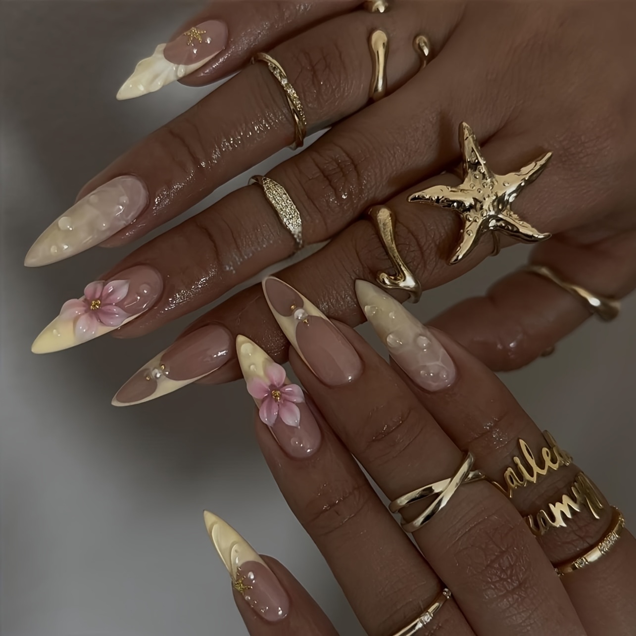E-shop 24 Stk. DANArtlux Press-On-Nägel für Damen – Lange Mandelform mit 3D-Blumen- & Design, glänzende, wiederverwendbare Kunstnägel mit vollständiger
