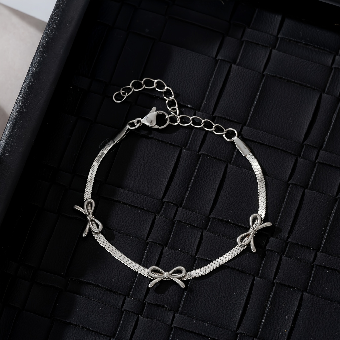 Image of A Stylish Bracelet, Sweet And Cute Stainless Steel Bow Flat Snake Chain Bracelet, Suitable For Vacation Music Festivals, Parties, Daily Jewelry Accessories, Anniversary Birthday Gifts.