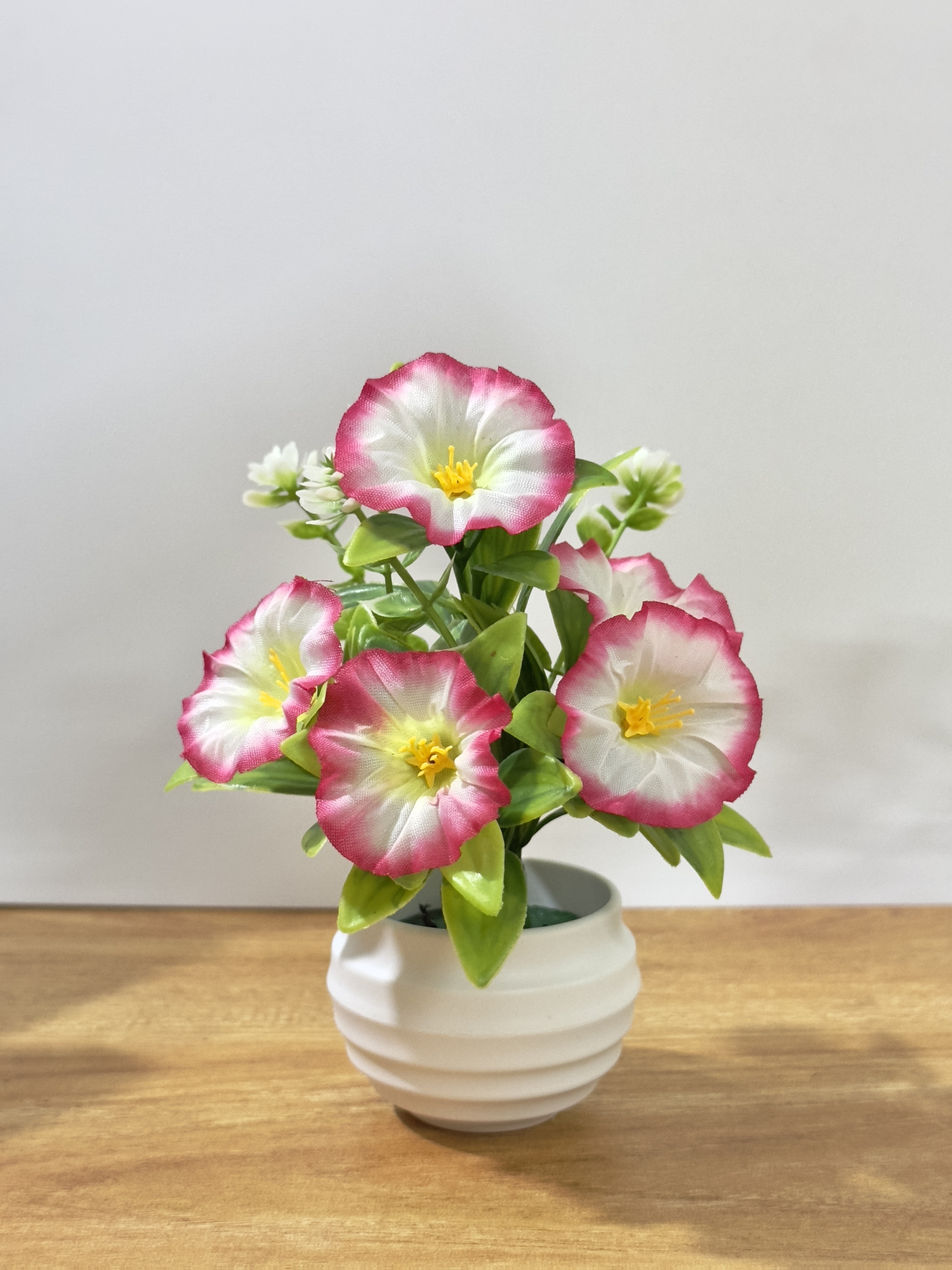 1/6 Set Morning Glory Flower with Pot, Elegant Mini 5 Artificial Flowers Artificial Green Plant Potted Art, Suitable for Home, Hotel And Garden Decoration Tabletop Overall Height 16Cm Small Ornaments (Note: Pictures Appear Large