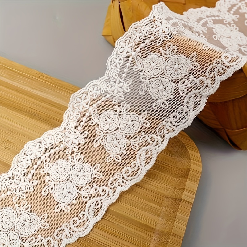 E-shop IDONGCAI Elegantes Weißes Blumen-Spitzenband - 3.4" Breit, 1 Yard Lang, Komplizierte Ösenstickerei für Bastel- & Nähprojekte