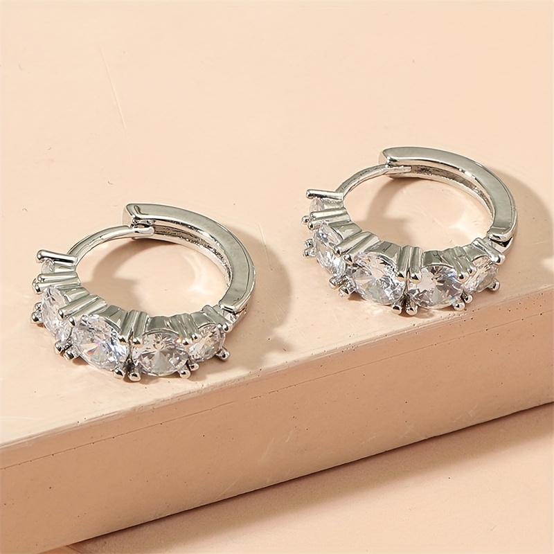 2pcs s925 silver stud necklace accessory set slightly set synthetic zirconia fashion earrings simple necklace womens fashion pendant accessory set suitable for daily matching and as a gift Product details 3