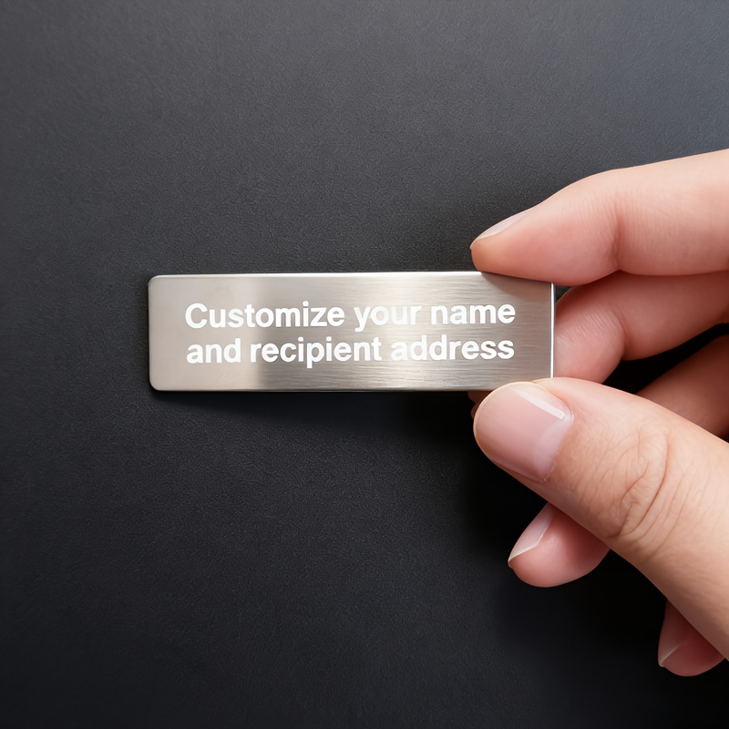 لوحة عنوان مخصصة من الفولاذ المقاوم للصدأ لملصق صندوق البريد، تدعم الاسم المحدد ذاتيًا! مصنوعة من مادة متينة وأنيقة. لاصق قوي، يلتصق بسهولة بأي سطح. متوفرة بثلاثة ألوان أنيقة—الخيار المثالي لإضافة لمسة فريدة إلى ملصقات المكتب أو الحياة اليومية!